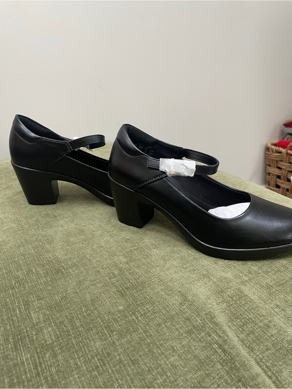 NWOT Dream Pairs Black Mary Jane Heels with Strap - Picture 3 of 6